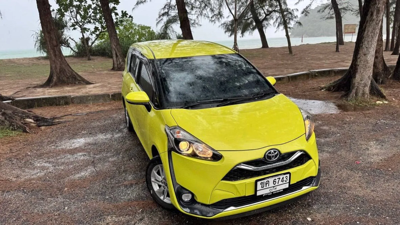 Toyota Sienta 2019